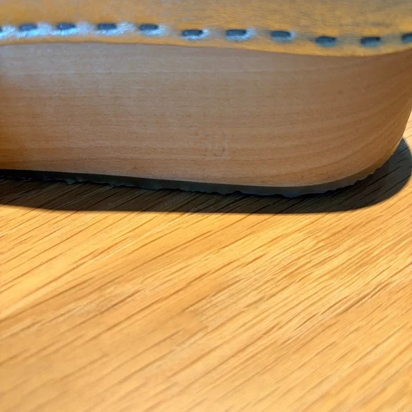 Bryr Zoe with Kilt, Platform size 8 in White Gold - NWOT - size 38 / 8 - Picture 7 of 8